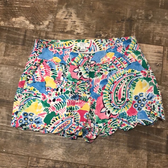 crown & ivy Pants - EUC Crown and Ivy Scalloped  edge shorts
